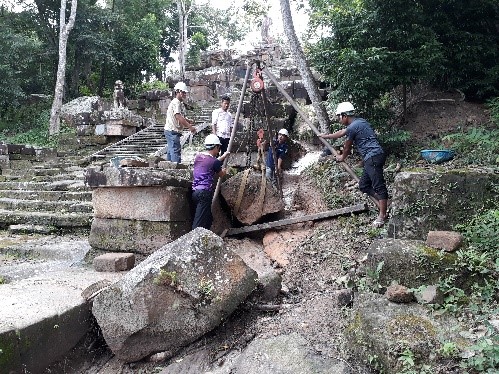 Archaeological excavations and restoration of drainage systems on both sides of the northern staircase